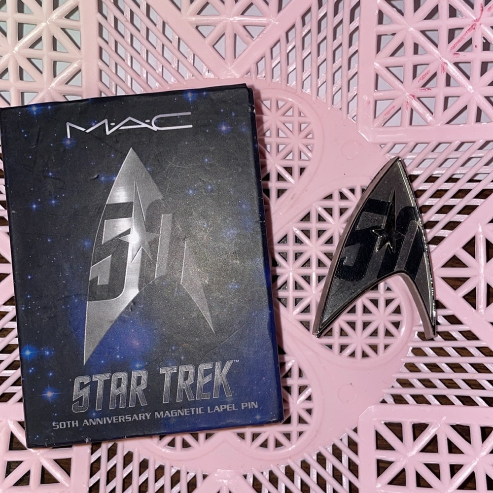 50th Anniversary magnetic lapel pin Star Trek